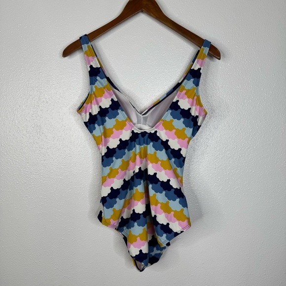 Boden Ruched Sides Scalloped Print One Piece Swimsuit Size 8 - Picture 2 of 4